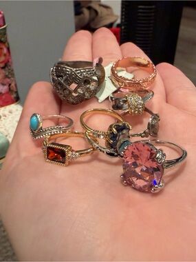 7 costume rings, 1 sterling ring (tested not stamped)